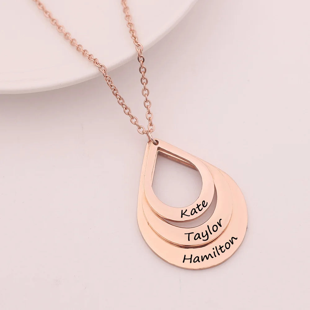 PRINCESS JEWELRY® Collana con Pendente a forma di Goccia Personalizzata con Nomi in Acciaio Inossidabile Placcato Oro 18 Kt (3 colori)