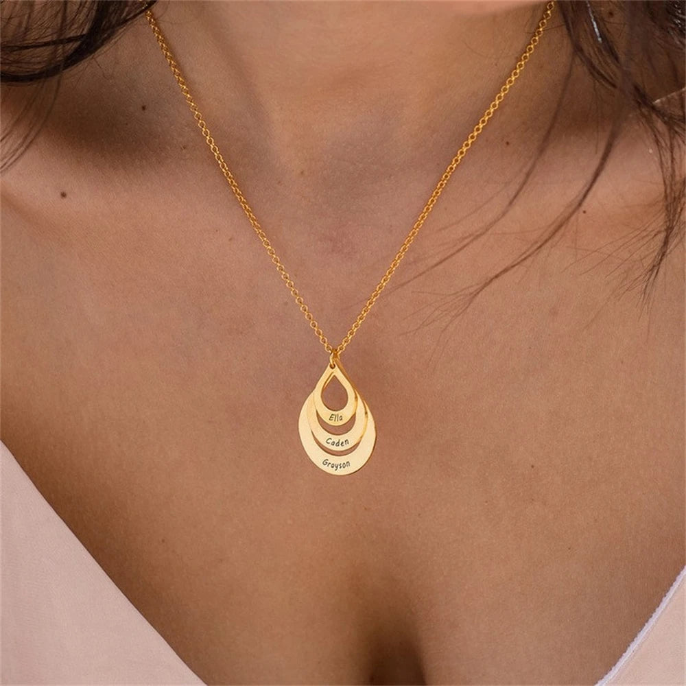 PRINCESS JEWELRY® Collana con Pendente a forma di Goccia Personalizzata con Nomi in Acciaio Inossidabile Placcato Oro 18 Kt (3 colori)