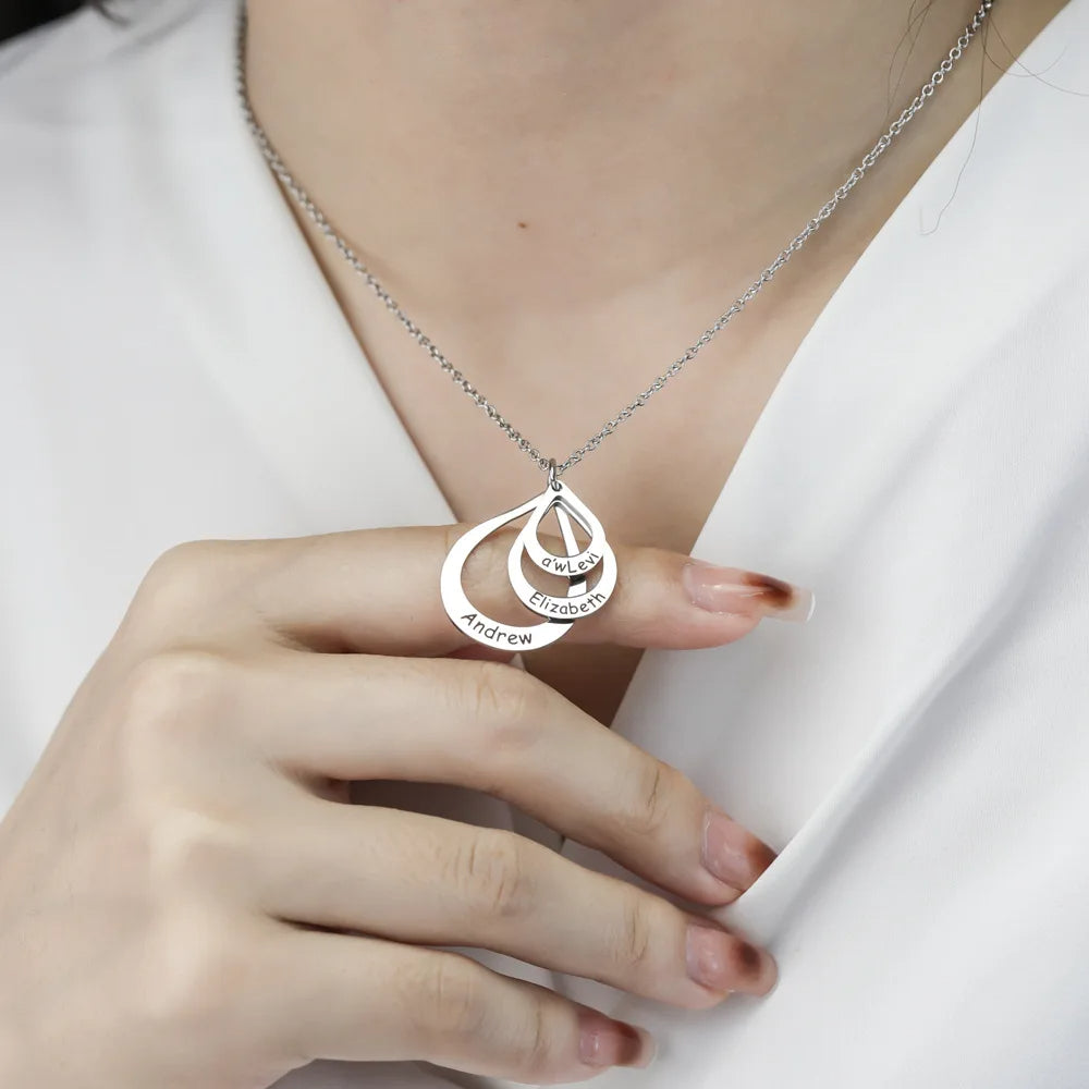 PRINCESS JEWELRY® Collana con Pendente a forma di Goccia Personalizzata con Nomi in Acciaio Inossidabile Placcato Oro 18 Kt (3 colori)